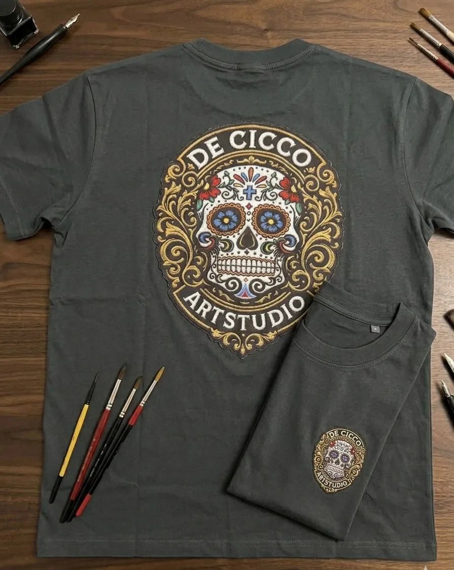 T‑Shirt Premium 220g BeC – De Cicco Artstudio Sugar Skull - deciccoartstudio.com