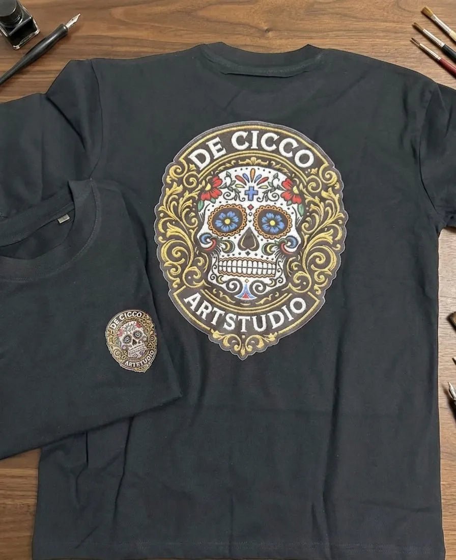 T‑Shirt Premium 220g BeC – De Cicco Artstudio Sugar Skull - deciccoartstudio.com